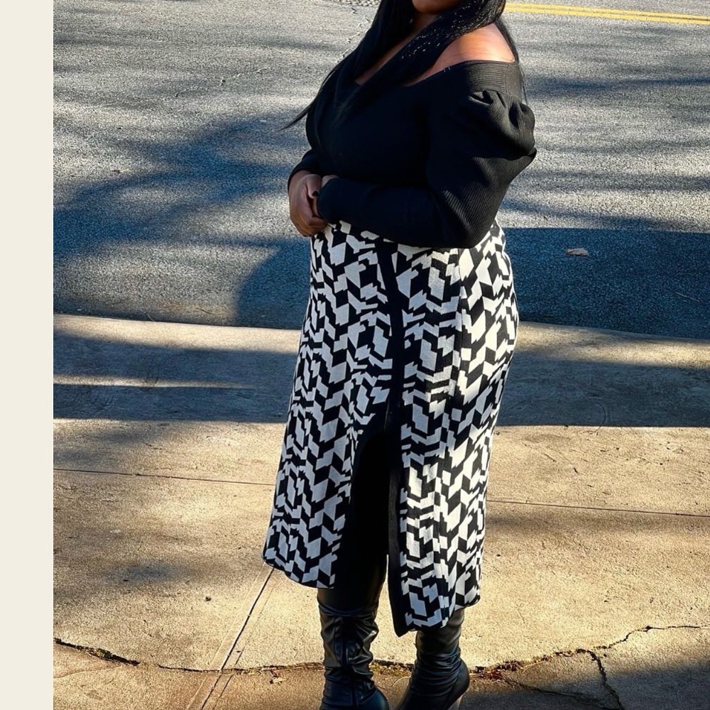 Stylish Black and White Patterned Women’s skirt
